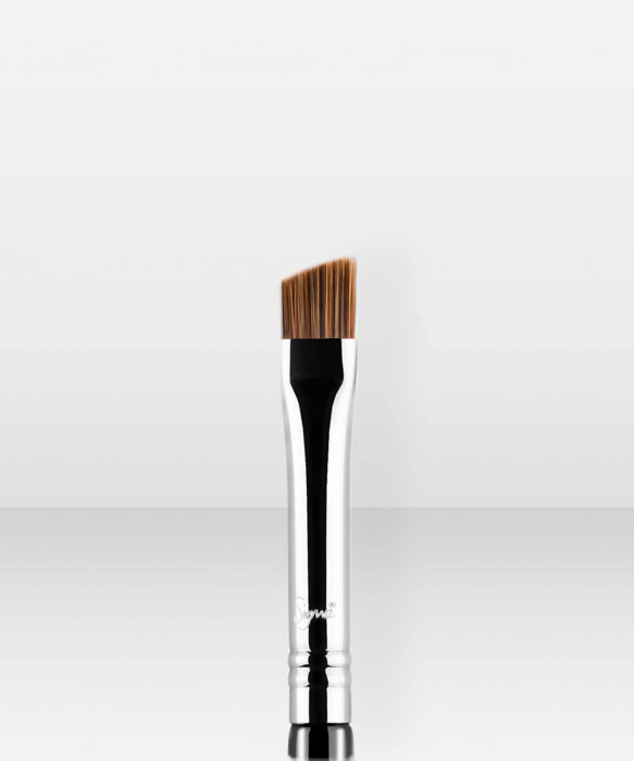 Sigma Beauty E75  Angled Brow Brush kulmakarvasivellin kulmasivellin